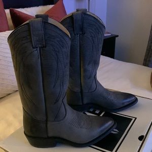 Frye Billy Pull On Women’s boot  Color: charcoal size 6M